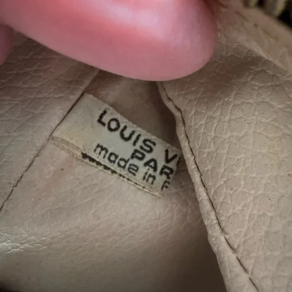 Louis Vuitton Monogram Toilette 28 cosmetic case - Picture 5 of 12